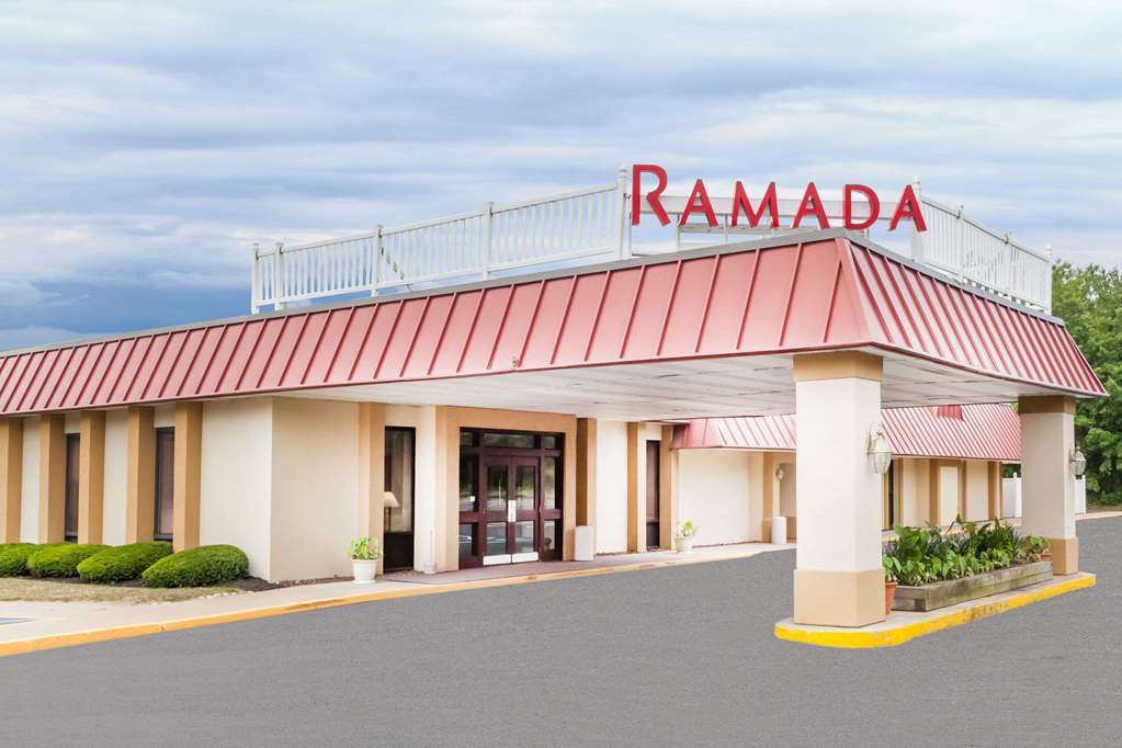 Baymont By Wyndham Queensbury/Lake George Exterior foto